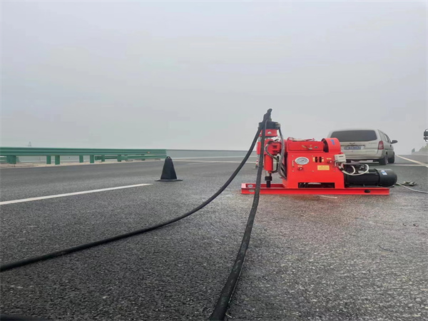 城西马路路基路面开裂下沉注浆加固灌浆