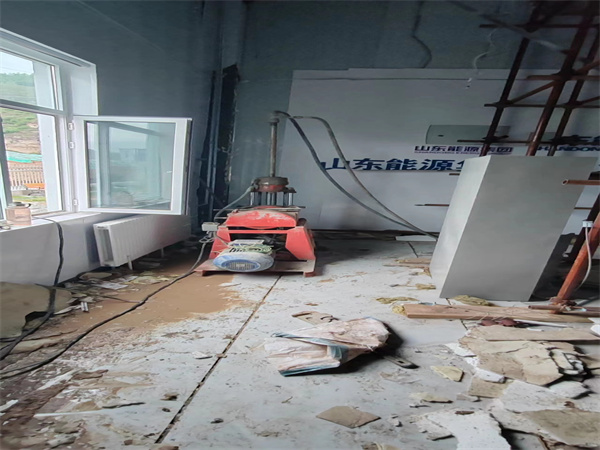 城西地基基础下沉墙体裂缝加固注浆顶升施工